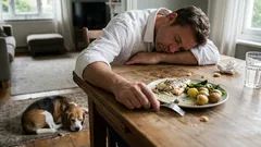 Perché ti senti assonnato dopo pranzo: cosa succede realmente al tuo corpo