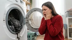 Bucato che puzza o esce macchiato? Le cause più comuni e come risolverle